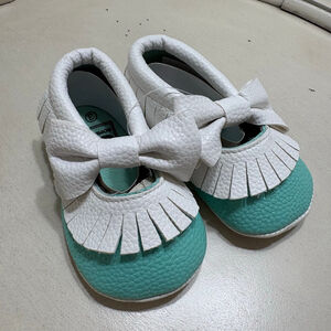 ROMIRUS White Teal Bow Fringe Moccasins Size 3